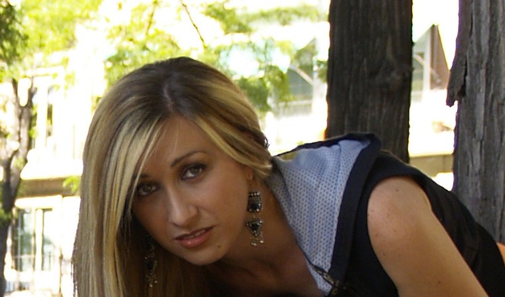 Elena Aker, arpista. Elena Elena Aker, arpista. Elena
