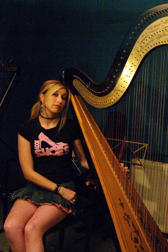 Elena Aker, arpista. Aker 2002 arpa clásica Elena Aker, arpista. Aker 2002 arpa clásica